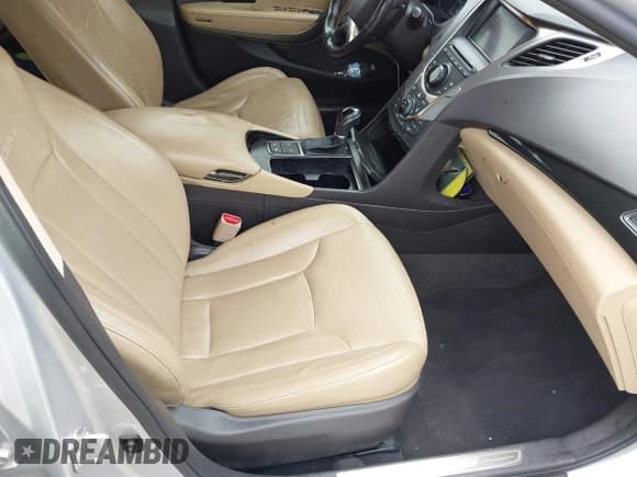 ✅ 2013 Hyundai Azera • VIN: KMHFH4JG9DA247602 • Лот: 43310653. Опубликован ранее на IAAI с пробегом 228 911 миль. Бесплатный доступ к архиву аукционных продаж из США и подробный отчёт об истории автомобиля на DreamBid. Изображение 5.