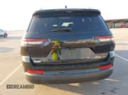 ✅ 2024 Jeep Grand Cherokee Limited • VIN: 1C4RJKBG2R8527756 • Lot: 43448252. Wystawiony na IAAI z przebiegiem 13 713 mil. Bezpłatny archiwum sprzedaży aukcyjnych z USA i szczegółowy raport historii pojazdu na DreamBid. Zdjęcie 17.