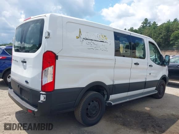✅ 2019 Ford Transit • VIN: 1FTYR1ZM1KKA89346 • Lot: 42585043. Wystawiony na IAAI z przebiegiem 103 067 mil. Bezpłatny archiwum sprzedaży aukcyjnych z USA i szczegółowy raport historii pojazdu na DreamBid. Zdjęcie 4.