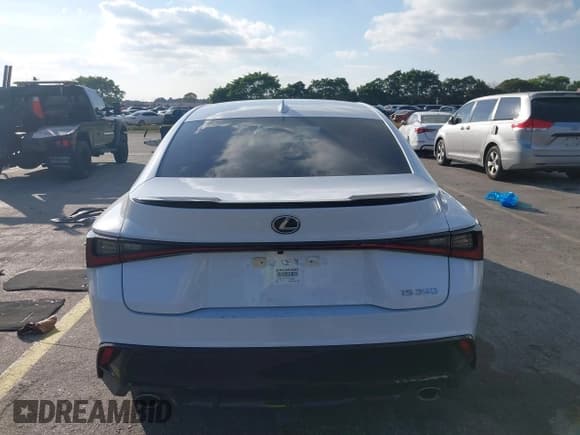 ✅ 2024 Lexus IS 350 F Sport • VIN: JTHBZ1B21R5079910 • Lot: 41457965. Wystawiony na IAAI z przebiegiem 3 537 mil. Bezpłatny archiwum sprzedaży aukcyjnych z USA i szczegółowy raport historii pojazdu na DreamBid. Zdjęcie 16.