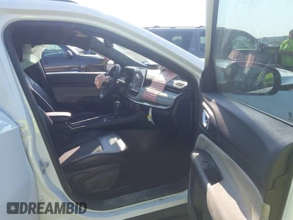 ✅ 2023 Jeep Compass Altitude • VIN: 3C4NJDBN1PT509272 • Lot: 43237556. Wystawiony na IAAI z przebiegiem 58 187 mil. Bezpłatny archiwum sprzedaży aukcyjnych z USA i szczegółowy raport historii pojazdu na DreamBid. Zdjęcie 5.