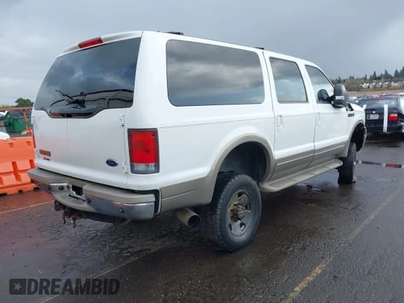 ✅ 2001 Ford Excursion Limited • VIN: 1FMSU43F31EC37134 • Lot: 41903739. Wystawiony na IAAI z przebiegiem 152 052 mil. Bezpłatny archiwum sprzedaży aukcyjnych z USA i szczegółowy raport historii pojazdu na DreamBid. Zdjęcie 4.