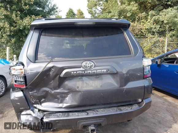 ✅ 2017 Toyota 4Runner TRD Pro • VIN: JTEBU5JR6H5457655 • Lot: 43272100. Listed on IAAI with 145,810 mi. Free auction sales archive from the USA and detailed vehicle history report at DreamBid. Image 16.
