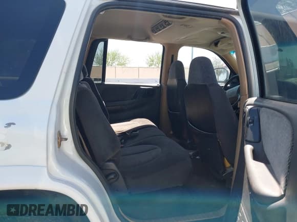 ✅ 2000 Dodge Durango • VIN: 1B4HS28N2YF237569 • Lot: 42620463. Wystawiony na IAAI z przebiegiem Nie podano. Bezpłatny archiwum sprzedaży aukcyjnych z USA i szczegółowy raport historii pojazdu na DreamBid. Zdjęcie 8.