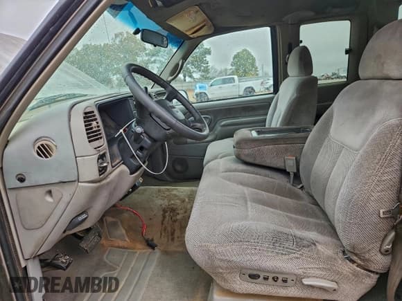 ✅ 1998 GMC Sierra 1500 • VIN: 2GTEC19R4W1515875 • Lot: 95008805. Wystawiony na Copart z przebiegiem 215 825 mil. Bezpłatny archiwum sprzedaży aukcyjnych z USA i szczegółowy raport historii pojazdu na DreamBid. Zdjęcie 7.