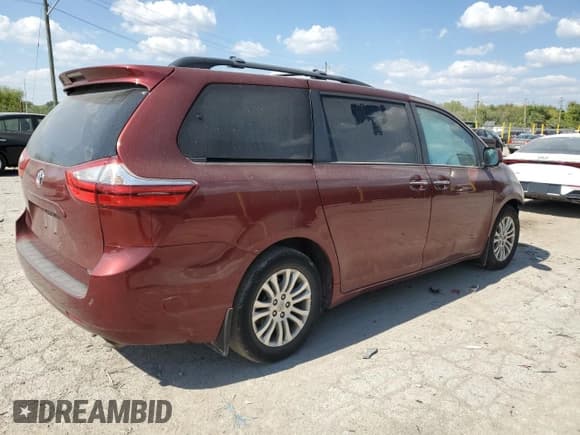 ✅ 2016 Toyota Sienna XLE • VIN: 5TDYK3DC5GS710425 • Lot: 84276595. Listed on Copart with 71,645 mi. Free auction sales archive from the USA and detailed vehicle history report at DreamBid. Image 3.