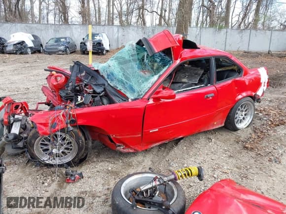 ✅ 1993 BMW 3 Series • VIN: WBABF3317PEF40231 • Lot: 41884605. Wystawiony na IAAI z przebiegiem Nie podano. Bezpłatny archiwum sprzedaży aukcyjnych z USA i szczegółowy raport historii pojazdu na DreamBid. Zdjęcie 2.