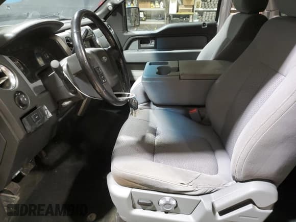 ✅ 2013 Ford F-150 XLT • VIN: 1FTFX1ET6DFC47962 • Lot: 93212625. Wystawiony na Copart z przebiegiem 197 623 mil. Bezpłatny archiwum sprzedaży aukcyjnych z USA i szczegółowy raport historii pojazdu na DreamBid. Zdjęcie 7.