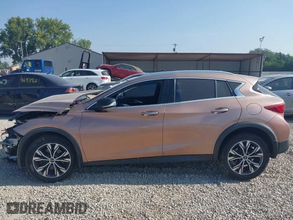 ✅ 2018 Infiniti QX30 Luxury • VIN: SJKCH5CR6JA042582 • Lot: 42963307. Listed on IAAI with 70,961 mi. Free auction sales archive from the USA and detailed vehicle history report at DreamBid. Image 15.
