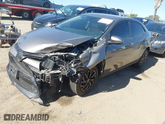 ✅ 2018 Toyota Corolla LE • VIN: 5YFBURHE4JP762661 • Лот: 43534743. Опубликован ранее на IAAI с пробегом 70 095 миль. Бесплатный доступ к архиву аукционных продаж из США и подробный отчёт об истории автомобиля на DreamBid. Изображение 2.