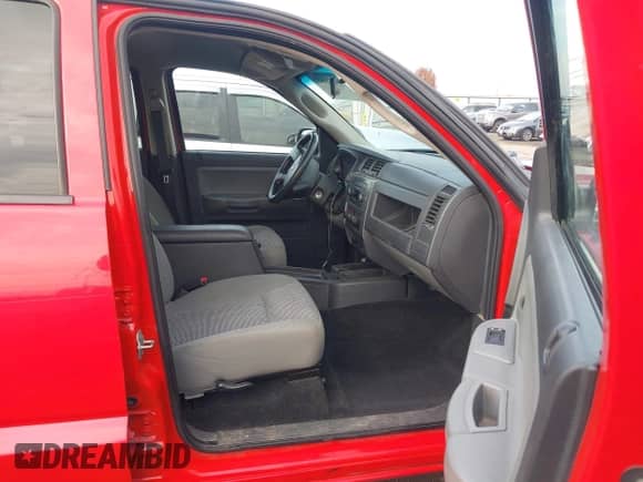 ✅ 2008 Dodge Dakota SLT • VIN: 1D7HW48N28S507657 • Lot: 43570001. Wystawiony na IAAI z przebiegiem 112 784 mil mil. Skorzystaj z bezpłatnego archiwum sprzedaży aukcyjnych z USA i zobacz szczegółowy raport historii pojazdu na DreamBid. Zdjęcie 5.