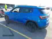 2021 Jeep Compass 80th Anniversary z VIN 3C4NJCEB3MT531703, wystawiony jako IAAI lot #42006349 z przebiegiem 73 876 mil mil oraz . Historia ofert i sprzedaży dostępna na DreamBid. Obrazek 3.