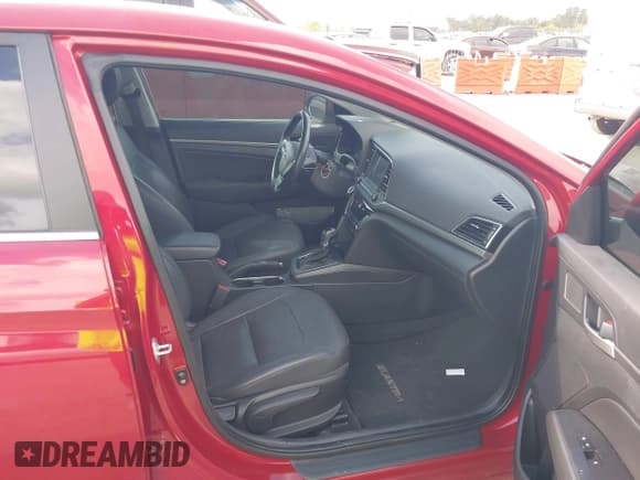 ✅ 2017 Hyundai Elantra SE • VIN: KMHD84LF4HU061160 • Lot: 43280786. Wystawiony na IAAI z przebiegiem 52 240 mil. Bezpłatny archiwum sprzedaży aukcyjnych z USA i szczegółowy raport historii pojazdu na DreamBid. Zdjęcie 5.