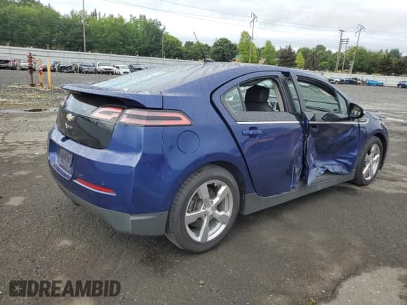 ✅ 2012 Chevrolet Volt • VIN: 1G1RD6E48CU116384 • Lot: 70930864. Wystawiony na Copart z przebiegiem 102 108 mil. Bezpłatny archiwum sprzedaży aukcyjnych z USA i szczegółowy raport historii pojazdu na DreamBid. Zdjęcie 3.