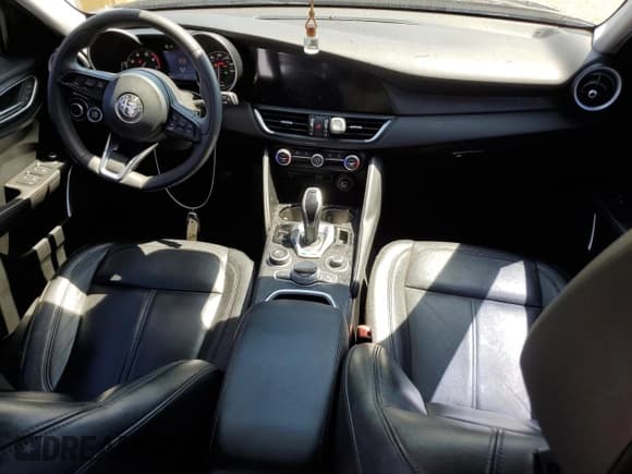 ✅ 2020 Alfa Romeo Giulia • VIN: ZARFAMAN0L7623869 • Lot: 60126665. Wystawiony na Copart z przebiegiem 58 811 mil. Bezpłatny archiwum sprzedaży aukcyjnych z USA i szczegółowy raport historii pojazdu na DreamBid. Zdjęcie 8.