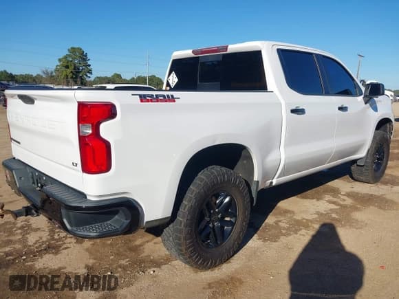 ✅ 2020 Chevrolet Silverado 1500 LT Trail Boss • VIN: 1GCPYFED8LZ117914 • Lot: 43580581. Wystawiony na IAAI z przebiegiem 111 118 mil. Bezpłatny archiwum sprzedaży aukcyjnych z USA i szczegółowy raport historii pojazdu na DreamBid. Zdjęcie 4.