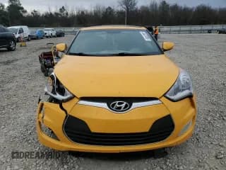 ✅ 2017 Hyundai Veloster • VIN: KMHTC6AD4HU317417 • Lot: 44407835. Wystawiony na Copart z przebiegiem 139 532 mil. Bezpłatny archiwum sprzedaży aukcyjnych z USA i szczegółowy raport historii pojazdu na DreamBid. Zdjęcie 5.