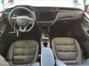 ✅ 2023 Chevrolet Bolt EV 2LT • VIN: 1G1FX6S0XP4172568 • Lot: 73647594. Wystawiony na Copart z przebiegiem 29 766 mil. Bezpłatny archiwum sprzedaży aukcyjnych z USA i szczegółowy raport historii pojazdu na DreamBid. Zdjęcie 8.