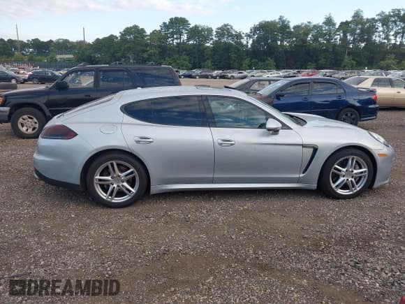 ✅ 2014 Porsche Panamera • VIN: WP0AA2A7XEL009657 • Лот: 43174657. Опубликован ранее на IAAI с пробегом 76 964 миль. Бесплатный доступ к архиву аукционных продаж из США и подробный отчёт об истории автомобиля на DreamBid. Изображение 13.
