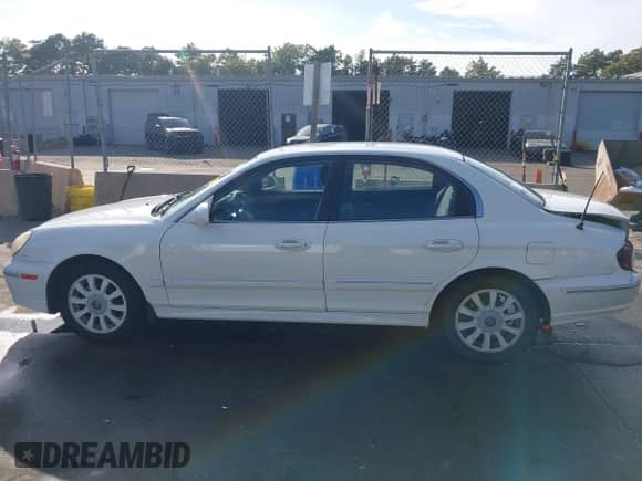 2003 Hyundai Sonata GLS with VIN KMHWF35H93A870185, listed as a IAAI auction lot 43397216 with 189,217 mi miles and . Bid and sale history available at DreamBid. Image 14.