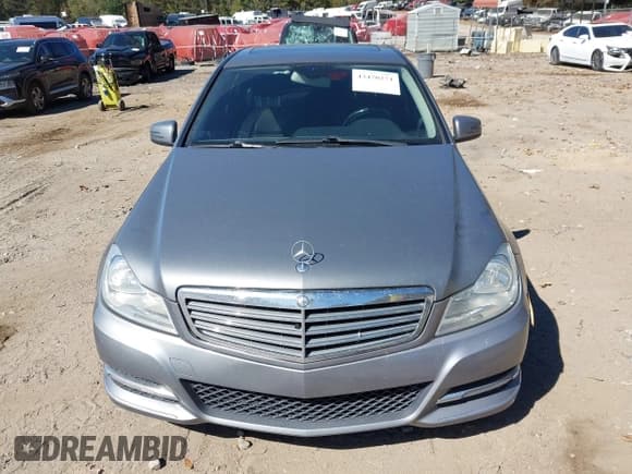 ✅ 2014 Mercedes-Benz C 300 Sport • VIN: WDDGF8AB0ER318687 • Lot: 43470271. Wystawiony na IAAI z przebiegiem 176 892 mil. Bezpłatny archiwum sprzedaży aukcyjnych z USA i szczegółowy raport historii pojazdu na DreamBid. Zdjęcie 12.