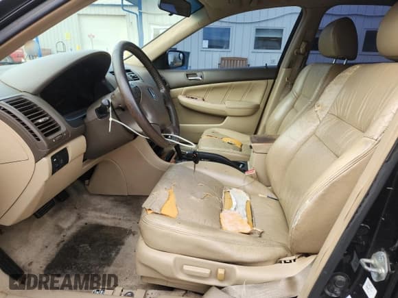 ✅ 2004 Honda Accord EX • VIN: 1HGCM66564A035649 • Лот: 86650415. Опубликован ранее на Copart с пробегом 246 353 миль. Бесплатный доступ к архиву аукционных продаж из США и подробный отчёт об истории автомобиля на DreamBid. Изображение 7.