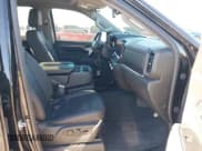 ✅ 2025 GMC Sierra 1500 SLT • VIN: 1GTPHDED2SZ317707 • Лот: 43613338. Опубликован ранее на IAAI с пробегом 11 726 миль. Бесплатный доступ к архиву аукционных продаж из США и подробный отчёт об истории автомобиля на DreamBid. Изображение 5.