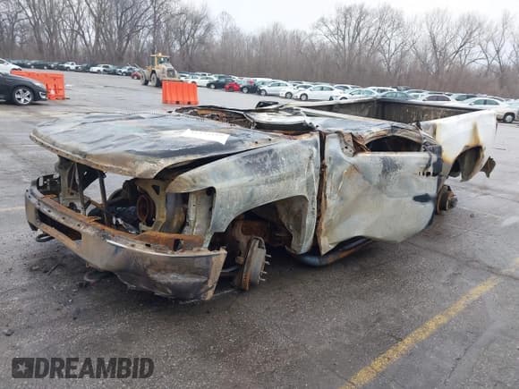 ✅ 2011 Chevrolet Silverado 2500HD Work Truck • VIN: 1GC0CVCG3BF251575 • Lot: 41472168. Wystawiony na IAAI z przebiegiem Nie podano. Bezpłatny archiwum sprzedaży aukcyjnych z USA i szczegółowy raport historii pojazdu na DreamBid. Zdjęcie 16.