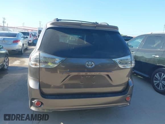 ✅ 2015 Toyota Sienna SE • VIN: 5TDXK3DC3FS684448 • Лот: 42629958. Опубликован ранее на IAAI с пробегом 125 645 миль. Бесплатный доступ к архиву аукционных продаж из США и подробный отчёт об истории автомобиля на DreamBid. Изображение 16.