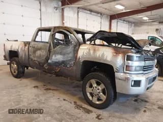 ✅ 2015 Chevrolet Silverado 2500HD LT • VIN: 1GC1KVE83FF111898 • Лот: 41570871. Опубликован ранее на IAAI с пробегом Не указан. Бесплатный доступ к архиву аукционных продаж из США и подробный отчёт об истории автомобиля на DreamBid. Изображение 1.