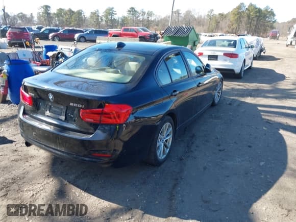 ✅ 2016 BMW 3 Series 320i xDrive • VIN: WBA8E5G5XGNT94622 • Lot: 41580890. Listed on IAAI with 124,086 mi. Free auction sales archive from the USA and detailed vehicle history report at DreamBid. Image 4.