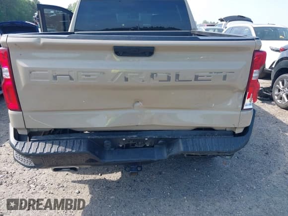 ✅ 2022 Chevrolet Silverado 1500 LT Trail Boss • VIN: 3GCUDFED1NG683382 • Lot: 42166832. Wystawiony na IAAI z przebiegiem 66 053 mil. Bezpłatny archiwum sprzedaży aukcyjnych z USA i szczegółowy raport historii pojazdu na DreamBid. Zdjęcie 6.