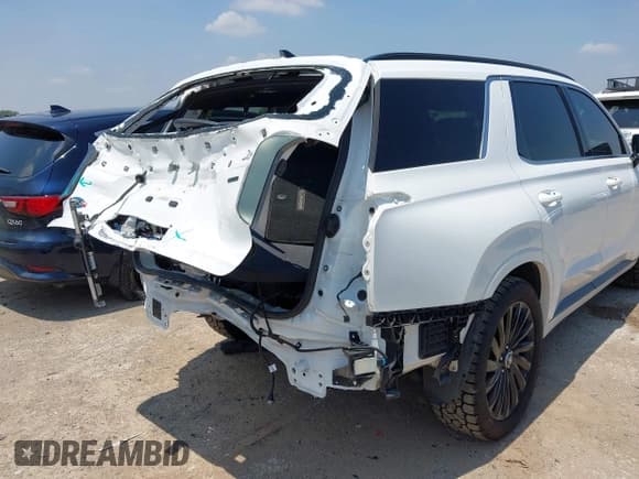 ✅ 2024 Hyundai Palisade Calligraphy • VIN: KM8R7DGE2RU784310 • Lot: 42898046. Listed on IAAI with 32,334 mi. Free auction sales archive from the USA and detailed vehicle history report at DreamBid. Image 18.