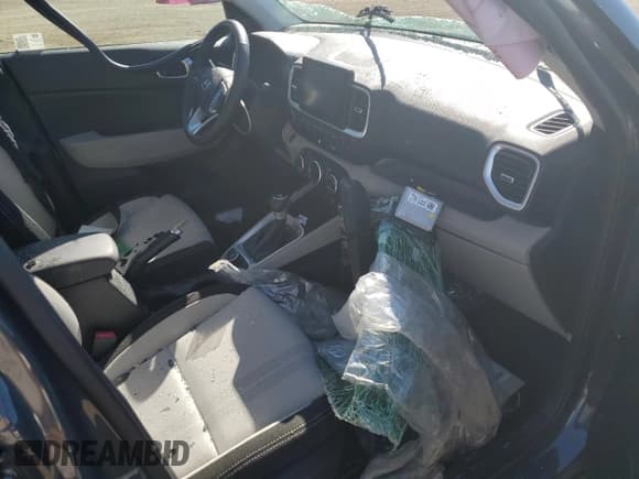 ✅ 2024 Hyundai Venue Limited • VIN: KMHRC8A34RU298687 • Lot: 77644094. Listed on Copart with 33,437 mi. Free auction sales archive from the USA and detailed vehicle history report at DreamBid. Image 8.