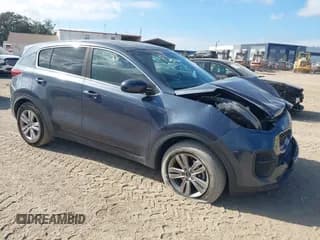 ✅ 2018 Kia Sportage LX • VIN: KNDPM3AC7J7301807 • Lot: 43574240. Wystawiony na IAAI z przebiegiem 82 284 mil. Bezpłatny archiwum sprzedaży aukcyjnych z USA i szczegółowy raport historii pojazdu na DreamBid. Zdjęcie 1.