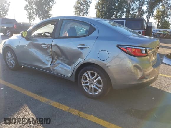 ✅ 2016 Scion iA • VIN: 3MYDLBZV9GY102420 • Lot: 43481887. Wystawiony na IAAI z przebiegiem 148 783 mil. Bezpłatny archiwum sprzedaży aukcyjnych z USA i szczegółowy raport historii pojazdu na DreamBid. Zdjęcie 3.