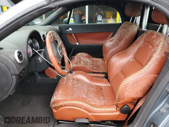 ✅ 2003 Audi TT • VIN: TRUTC28N031009799 • Lot: 46029925. Wystawiony na Copart z przebiegiem 181 379 mil. Bezpłatny archiwum sprzedaży aukcyjnych z USA i szczegółowy raport historii pojazdu na DreamBid. Zdjęcie 7.