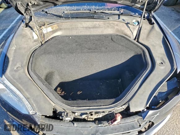 ✅ 2015 Tesla Model S 85D • VIN: 5YJSA1H26FF080304 • Лот: 92884955. Опубликован ранее на Copart с пробегом 236 546 миль. Бесплатный доступ к архиву аукционных продаж из США и подробный отчёт об истории автомобиля на DreamBid. Изображение 11.