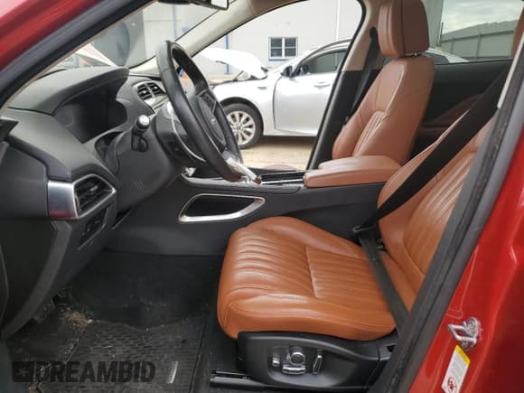 ✅ 2018 Jaguar F-Pace 30t Portfolio • VIN: SADCN2GX5JA321917 • Lot: 69425455. Wystawiony na Copart z przebiegiem 72 109 mil. Bezpłatny archiwum sprzedaży aukcyjnych z USA i szczegółowy raport historii pojazdu na DreamBid. Zdjęcie 7.