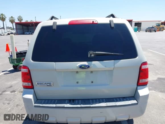 ✅ 2008 Ford Escape Limited • VIN: 1FMCU04128KB13867 • Lot: 42499448. Wystawiony na IAAI z przebiegiem 224 566 mil. Bezpłatny archiwum sprzedaży aukcyjnych z USA i szczegółowy raport historii pojazdu na DreamBid. Zdjęcie 17.