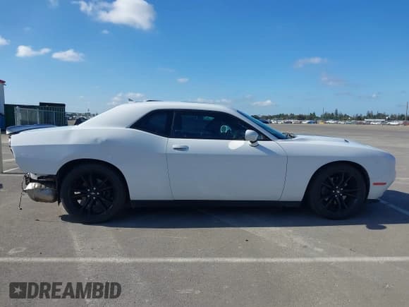 ✅ 2017 Dodge Challenger SXT • VIN: 2C3CDZAG5HH640055 • Lot: 43592589. Wystawiony na IAAI z przebiegiem 127 512 mil. Bezpłatny archiwum sprzedaży aukcyjnych z USA i szczegółowy raport historii pojazdu na DreamBid. Zdjęcie 14.