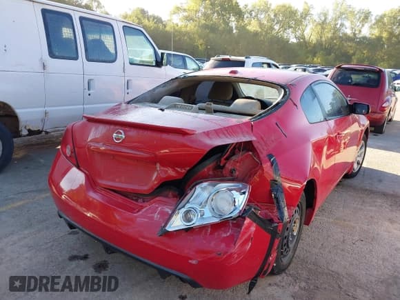 ✅ 2008 Nissan Altima S • VIN: 1N4AL24E08C286106 • Lot: 40472356. Wystawiony na IAAI z przebiegiem 193 370 mil. Bezpłatny archiwum sprzedaży aukcyjnych z USA i szczegółowy raport historii pojazdu na DreamBid. Zdjęcie 6.