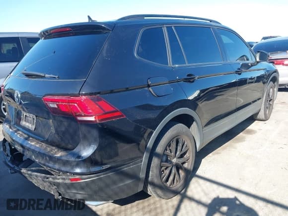 ✅ 2021 Volkswagen Tiguan S • VIN: 3VV1B7AX5MM038606 • Lot: 43170816. Wystawiony na IAAI z przebiegiem 58 393 mil. Bezpłatny archiwum sprzedaży aukcyjnych z USA i szczegółowy raport historii pojazdu na DreamBid. Zdjęcie 4.
