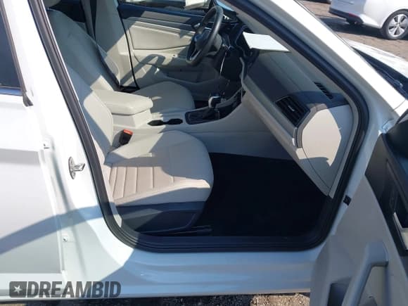 ✅ 2024 Volkswagen Jetta SE • VIN: 3VWEM7BU0RM059737 • Lot: 43240918. Listed on IAAI with 26,936 mi. Free auction sales archive from the USA and detailed vehicle history report at DreamBid. Image 5.