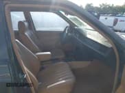 ✅ 1991 Mercedes-Benz 190 • VIN: WDBDA29D1MF766742 • Lot: 42879424. Wystawiony na IAAI z przebiegiem 175 244 mil. Bezpłatny archiwum sprzedaży aukcyjnych z USA i szczegółowy raport historii pojazdu na DreamBid. Zdjęcie 5.