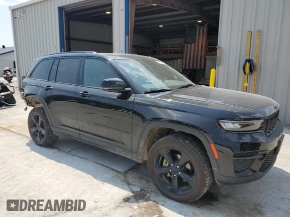 ✅ 2022 Jeep Grand Cherokee Altitude • VIN: 1C4RJHAG2N8595389 • Лот: 69393675. Опубликован ранее на Copart с пробегом 60 266 миль. Бесплатный доступ к архиву аукционных продаж из США и подробный отчёт об истории автомобиля на DreamBid. Изображение 4.