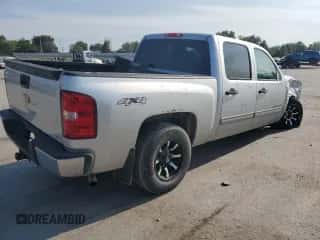2013 Chevrolet Silverado 1500 LT z VIN 3GCPKSE75DG276055, wystawiony jako Copart lot #80181455 z przebiegiem 127 961 mil mil oraz Szkoda całkowita • Salvage title. Historia ofert i sprzedaży dostępna na DreamBid. Obrazek 3.