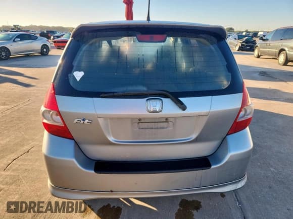 ✅ 2007 Honda Fit Sport • VIN: JHMGD38617S008778 • Lot: 90400445. Wystawiony na Copart z przebiegiem 249 540 mil. Bezpłatny archiwum sprzedaży aukcyjnych z USA i szczegółowy raport historii pojazdu na DreamBid. Zdjęcie 6.