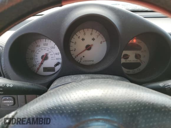 ✅ 2002 Toyota MR2 • VIN: JTDFR320220042610 • Lot: 84641735. Wystawiony na Copart z przebiegiem 178 830 mil. Bezpłatny archiwum sprzedaży aukcyjnych z USA i szczegółowy raport historii pojazdu na DreamBid. Zdjęcie 9.