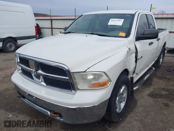✅ 2009 Dodge 1500 SLT • VIN: 1D3HB18PX9S700623 • Lot: 41617857. Wystawiony na IAAI z przebiegiem 231 055 mil. Bezpłatny archiwum sprzedaży aukcyjnych z USA i szczegółowy raport historii pojazdu na DreamBid. Zdjęcie 6.